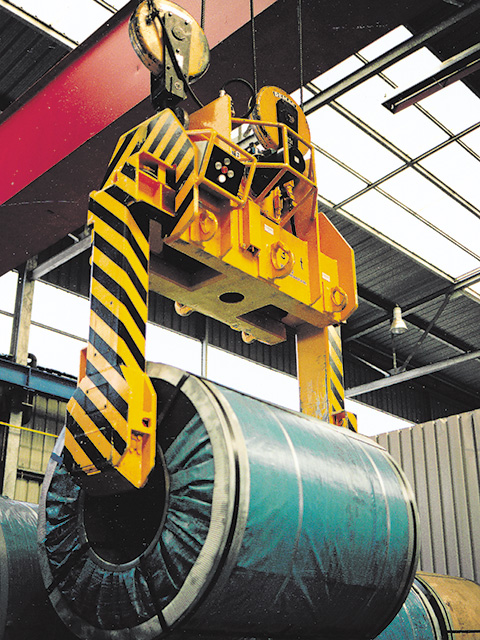 Telescopic coil tong with hydraulic drive system