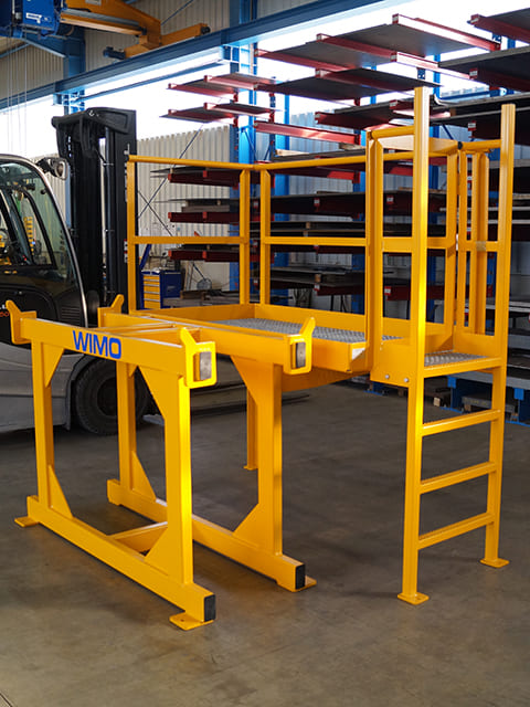 Stand with ladder and maintenance platform
