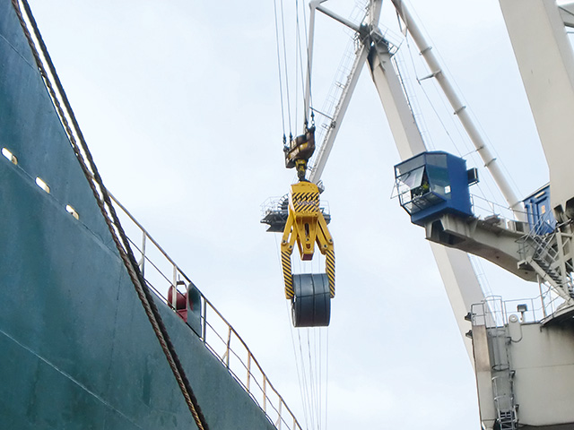 Parallelogram coil tongs, with hydraulic drive system