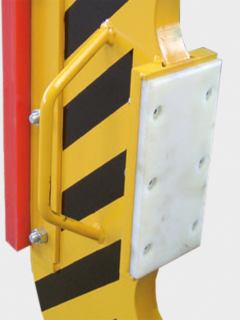 Steel or synthetic approaching plate