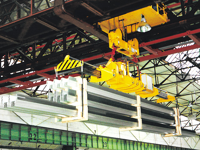Teleskoptraverse, hydraulisch angetrieben
