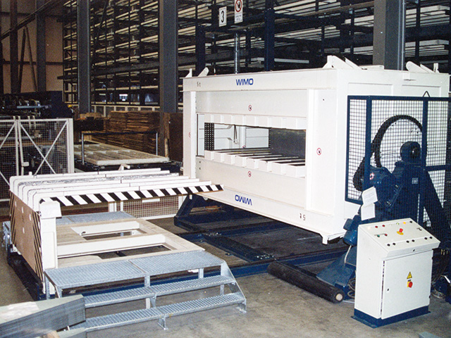 Turning equipment with loading carriage for 180° turning of blank stacks without pallets