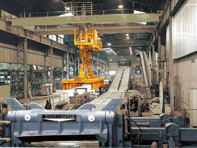 Automatic tongs for the transport of slabs and stacks