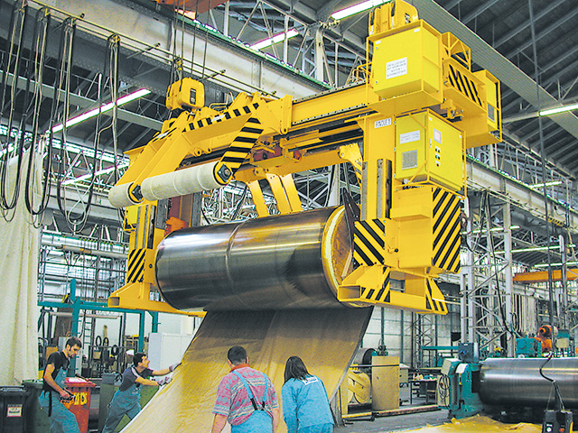 Suspension reel for winding und unwinding thin sheet metal