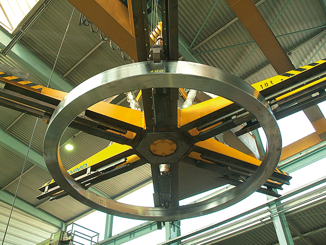 Tong with six hydraulically driven gripping units