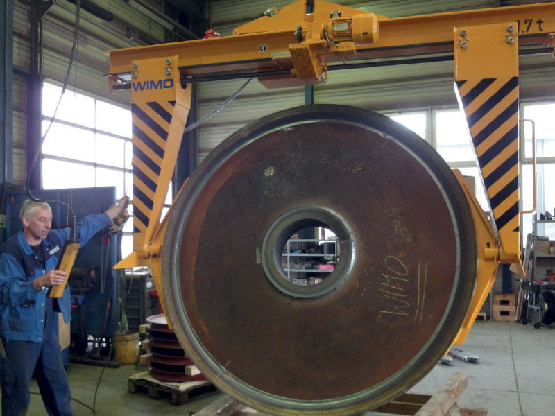 Motorised turning tongs