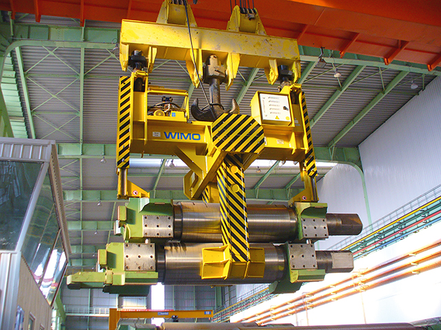 Work-roll tong for gripping roll surface